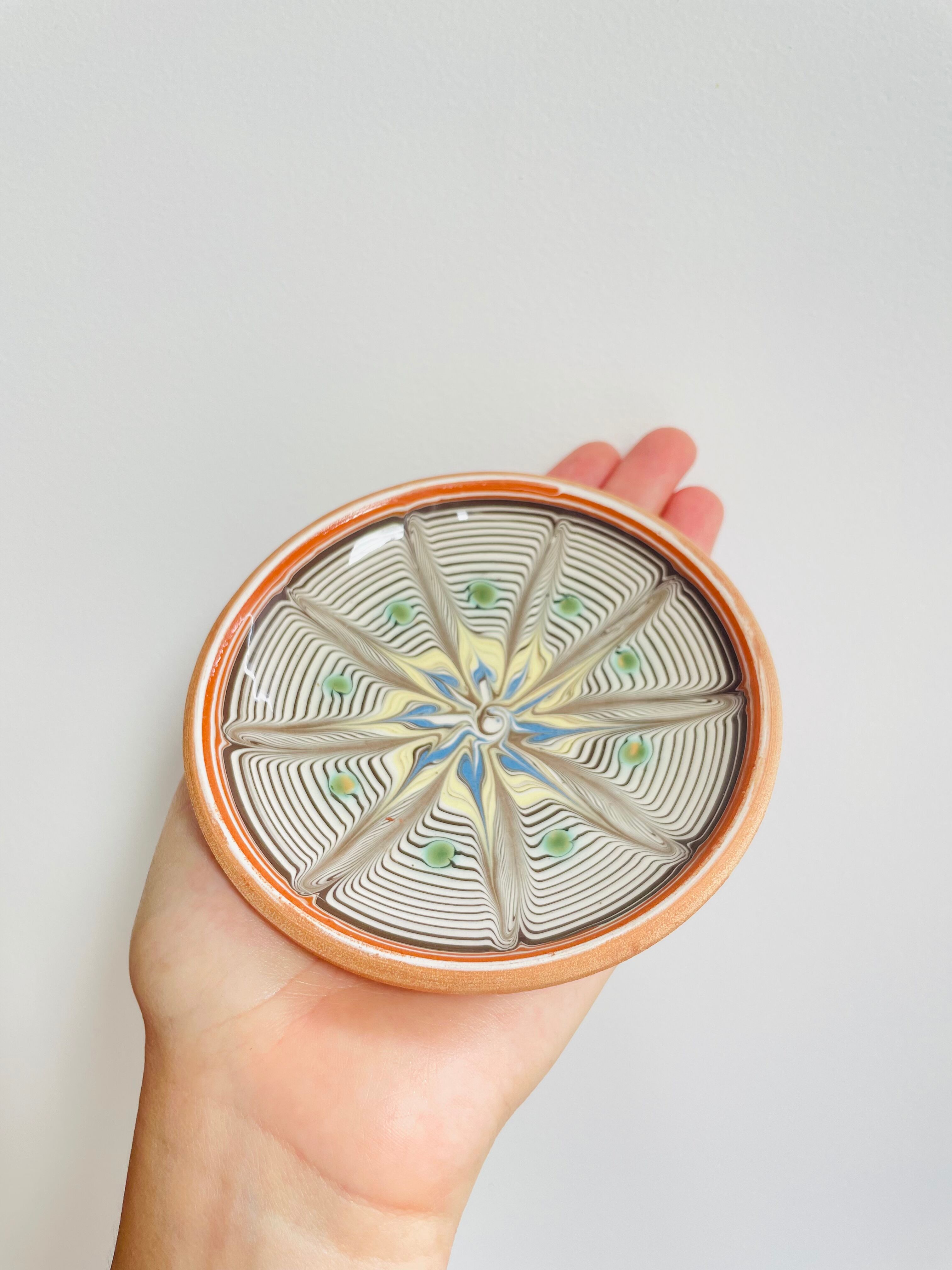 Romanian handicraft ceramic plate