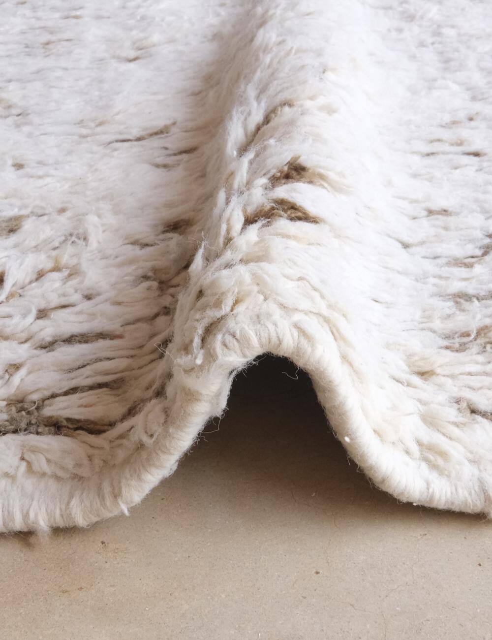 Vintage White Berber Rug - 318 x 180 cm