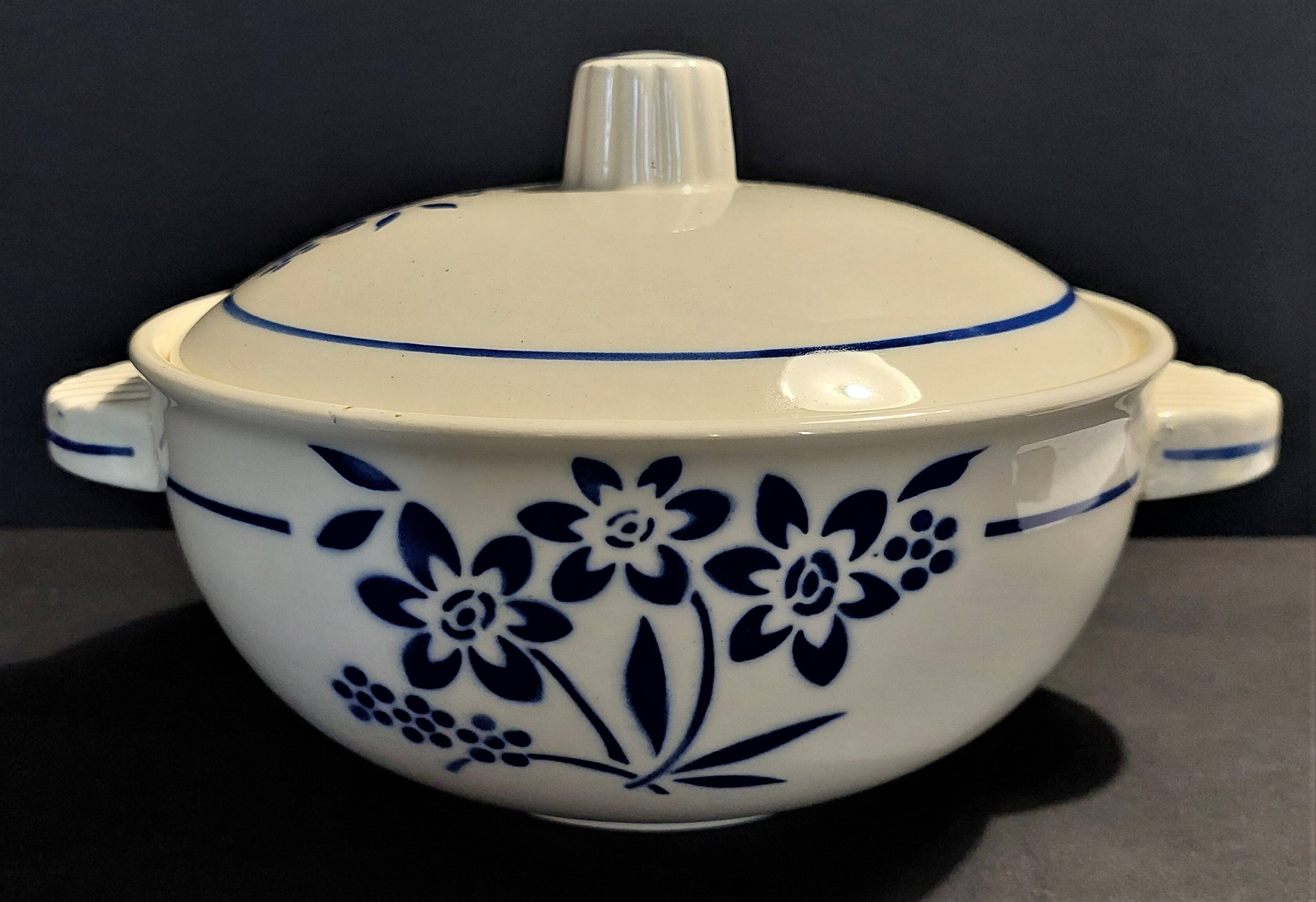 Badonviller earthenware tureen, early 20th century