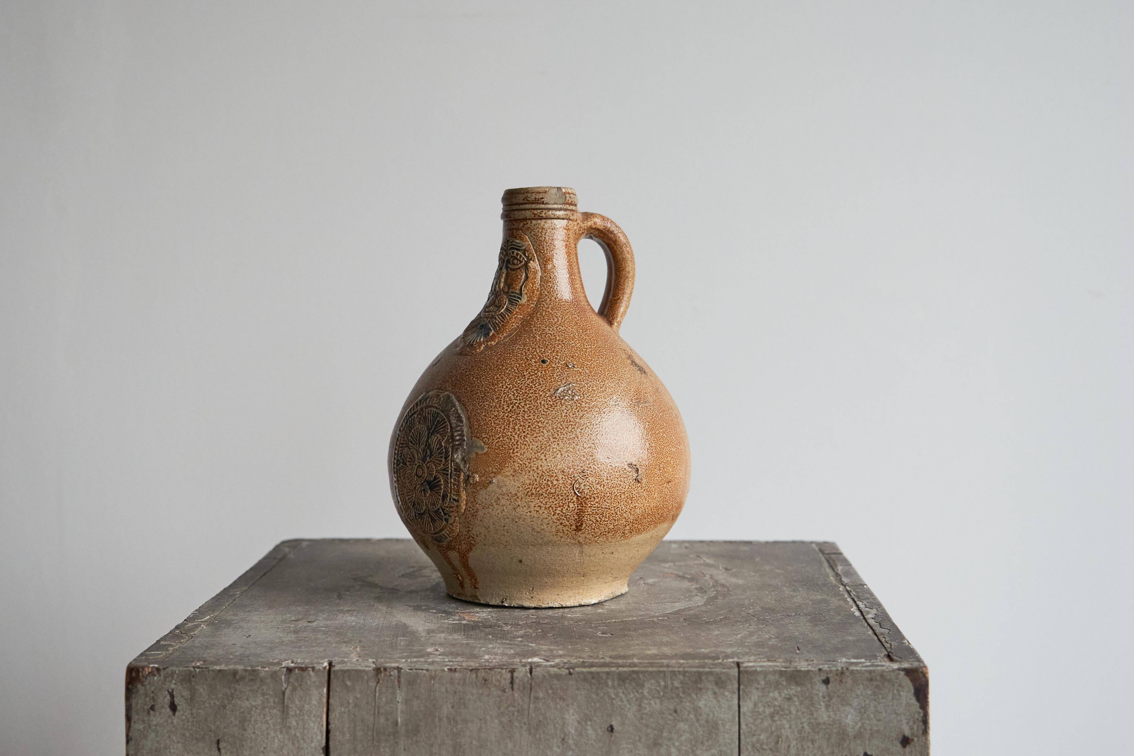 Bartmann jug / Bellarmine 17th century in salt-glazed stoneware