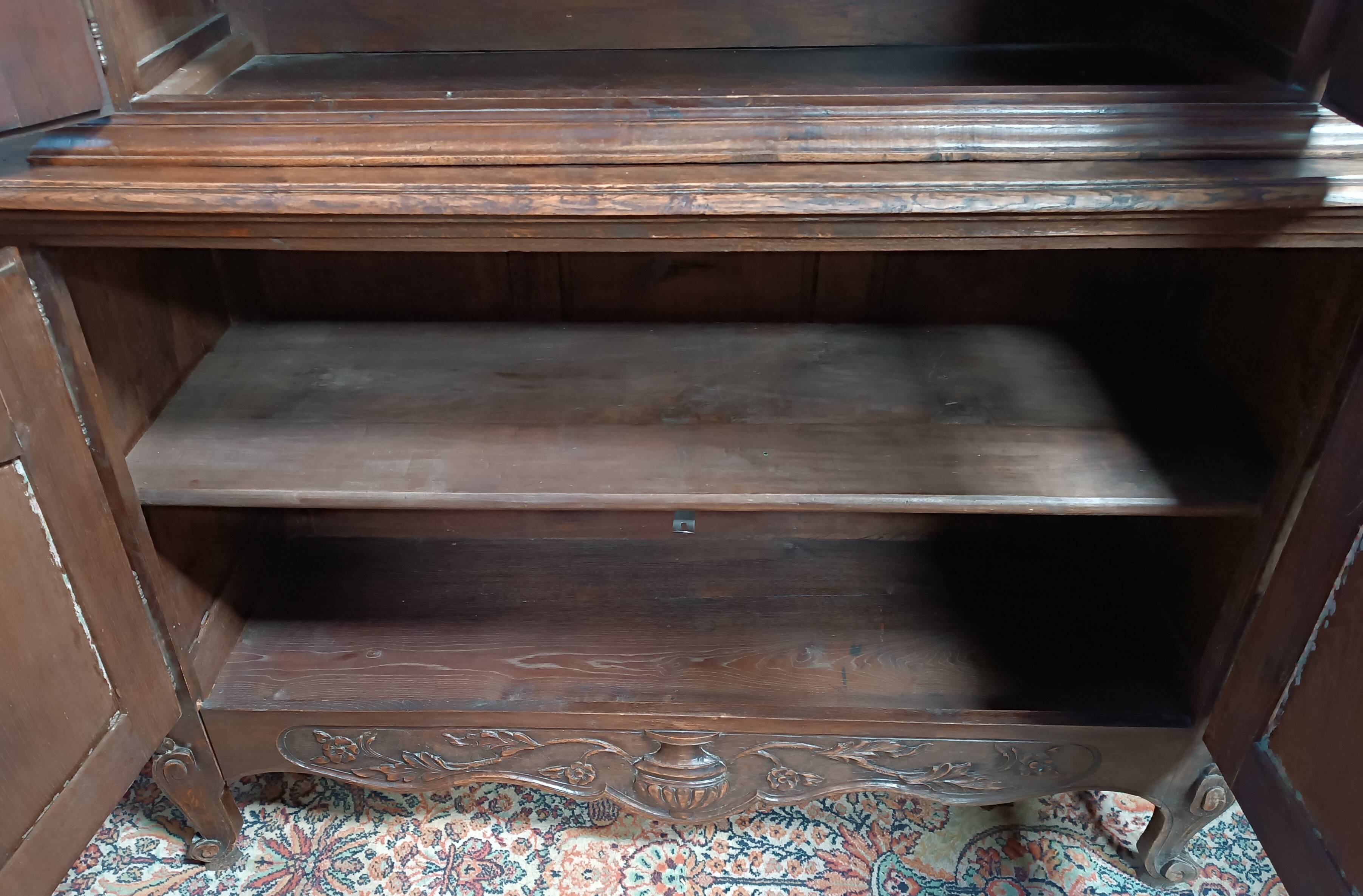 Louis XV buffet in carved oak