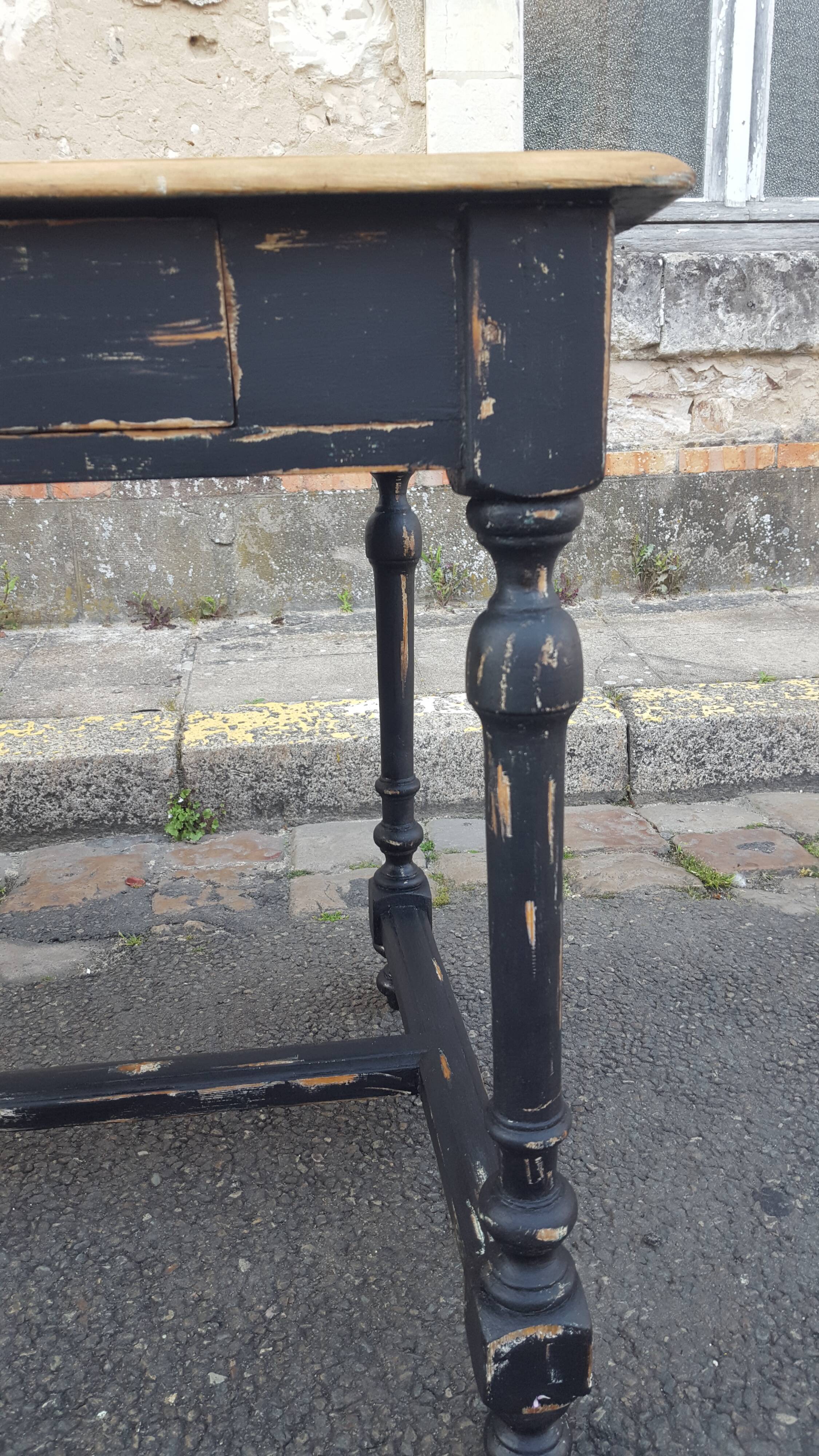 Black and wood table desk