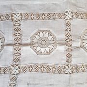 Nappe brodée main