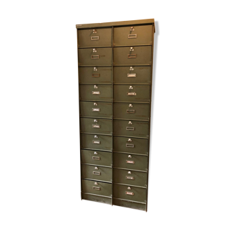 Industrial locker cabinet with valves