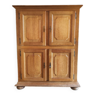 Armoire en bois massif