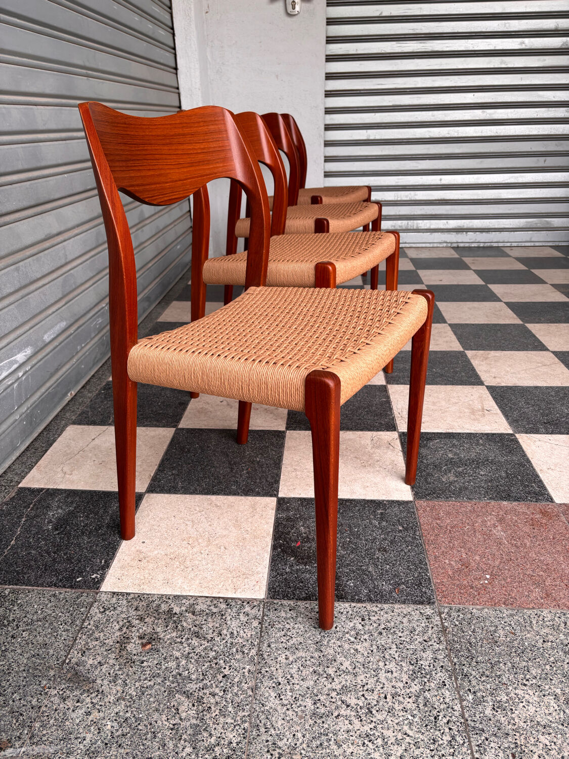 Set of 4 Møller 71 chairs