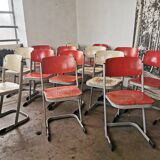 Set de 14 chaises vintages empilables