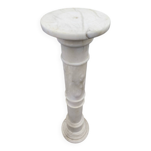 Colonne en marbre , sellette