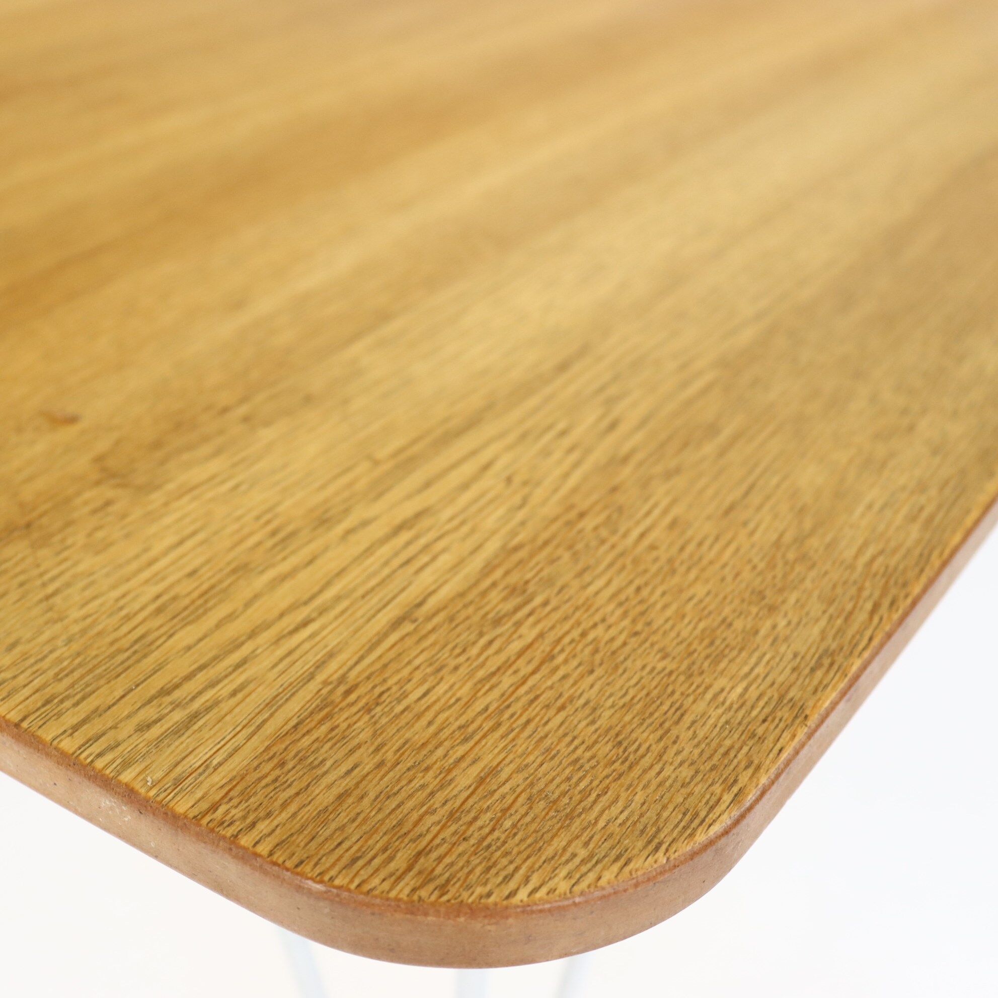 Dining table elliptical feet