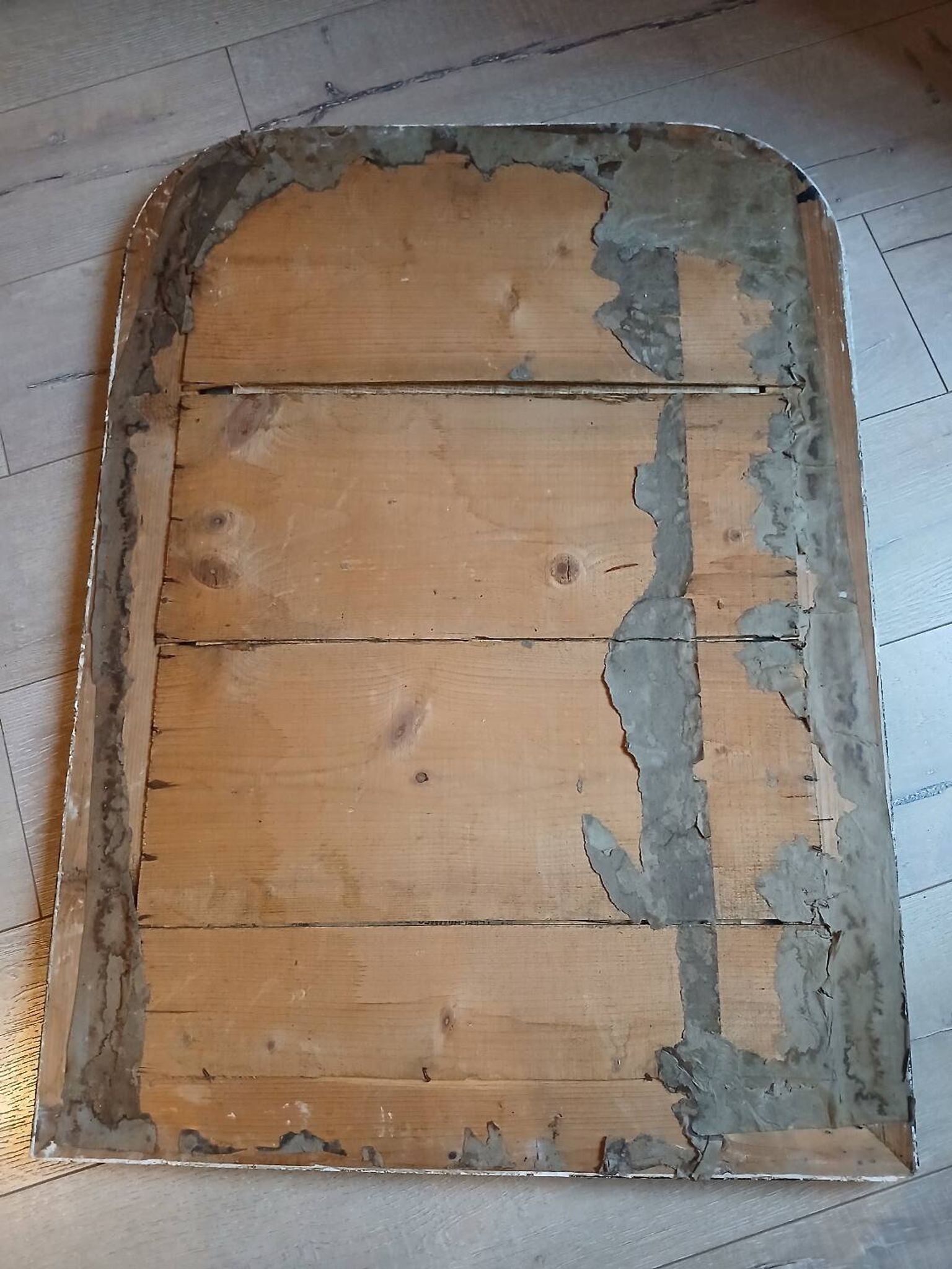 Miroir ancien avec cadre en bois sculpté 