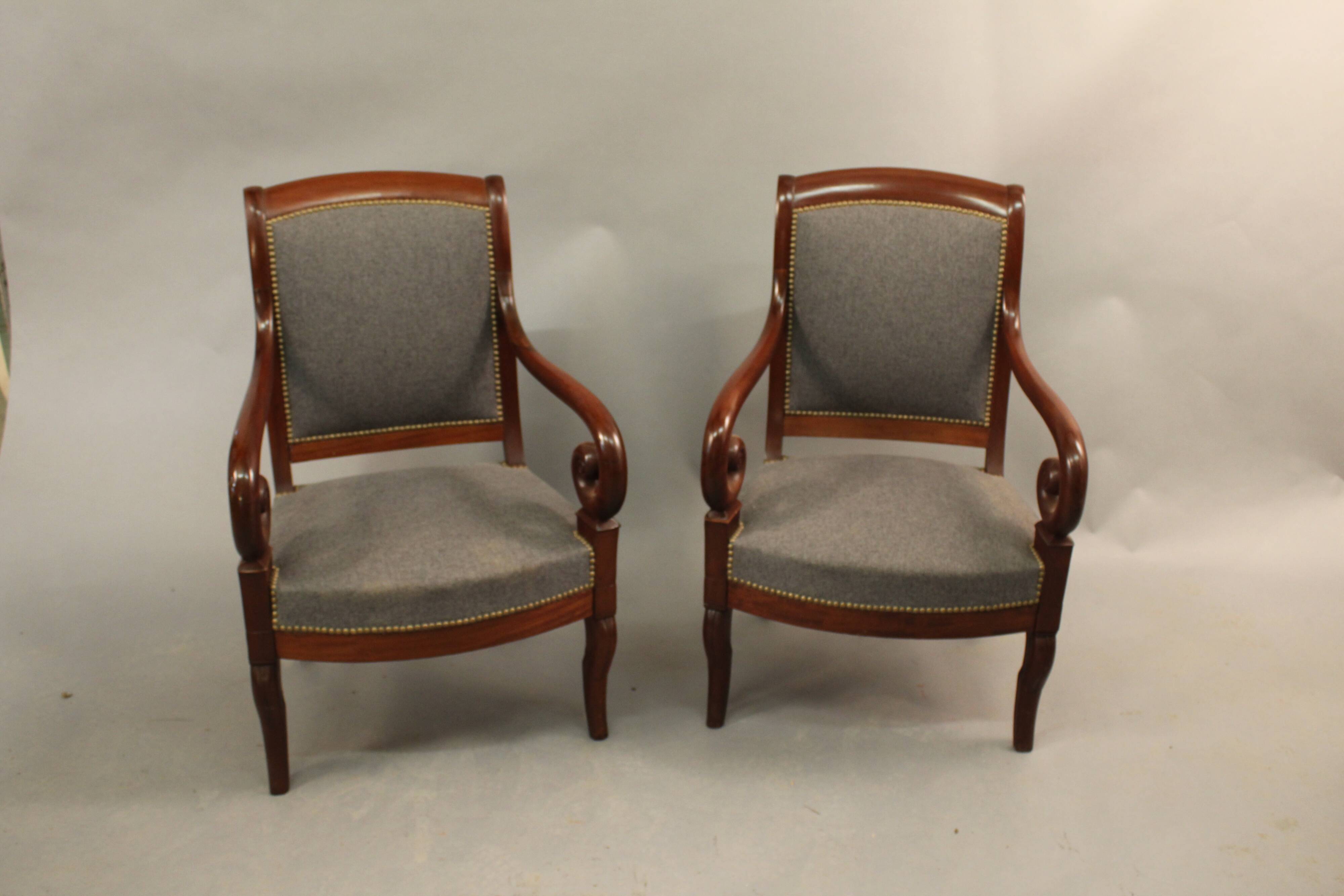 Pair of chairs of time restore mahogany