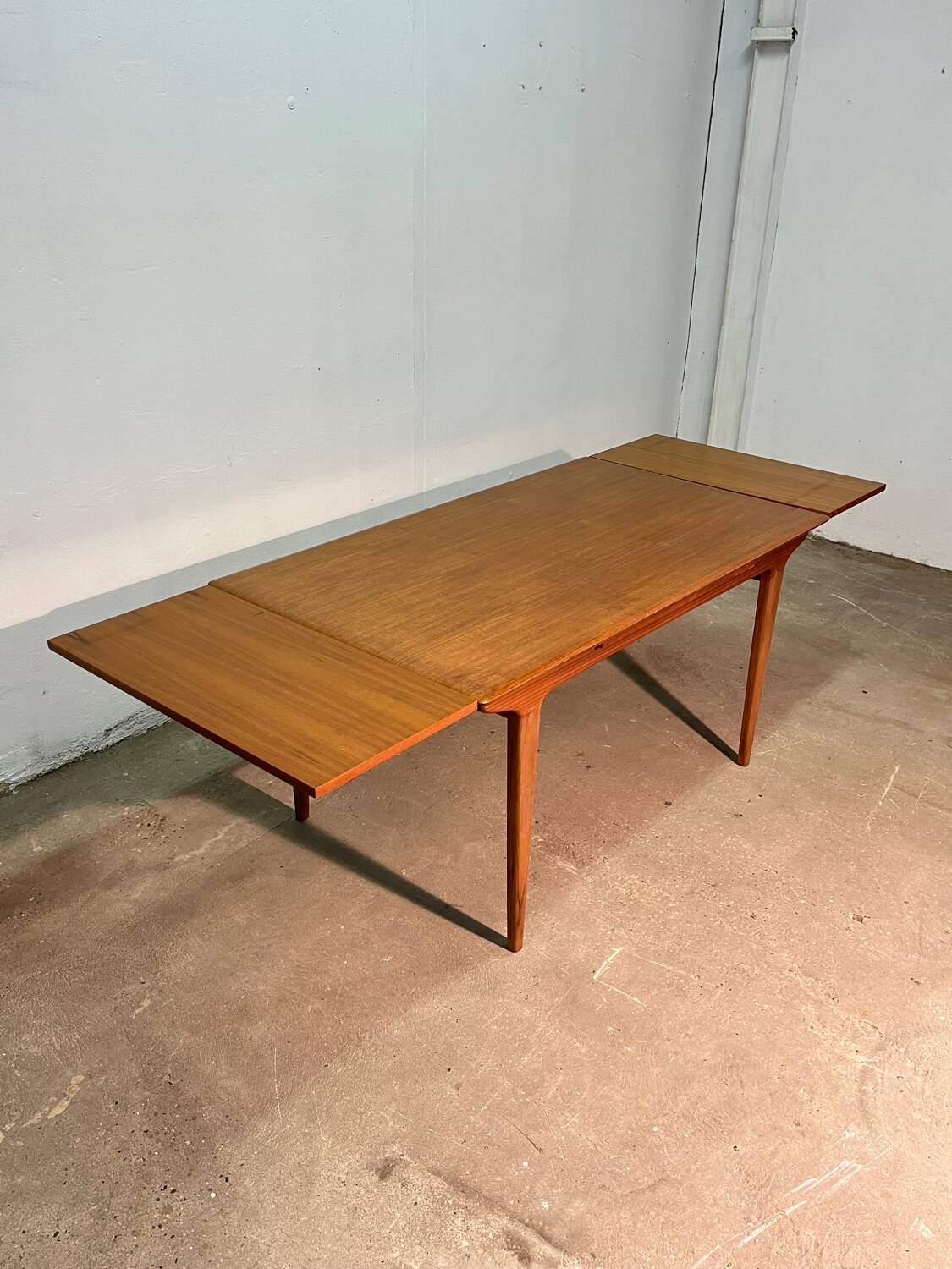 Scandinavian style extendable table
