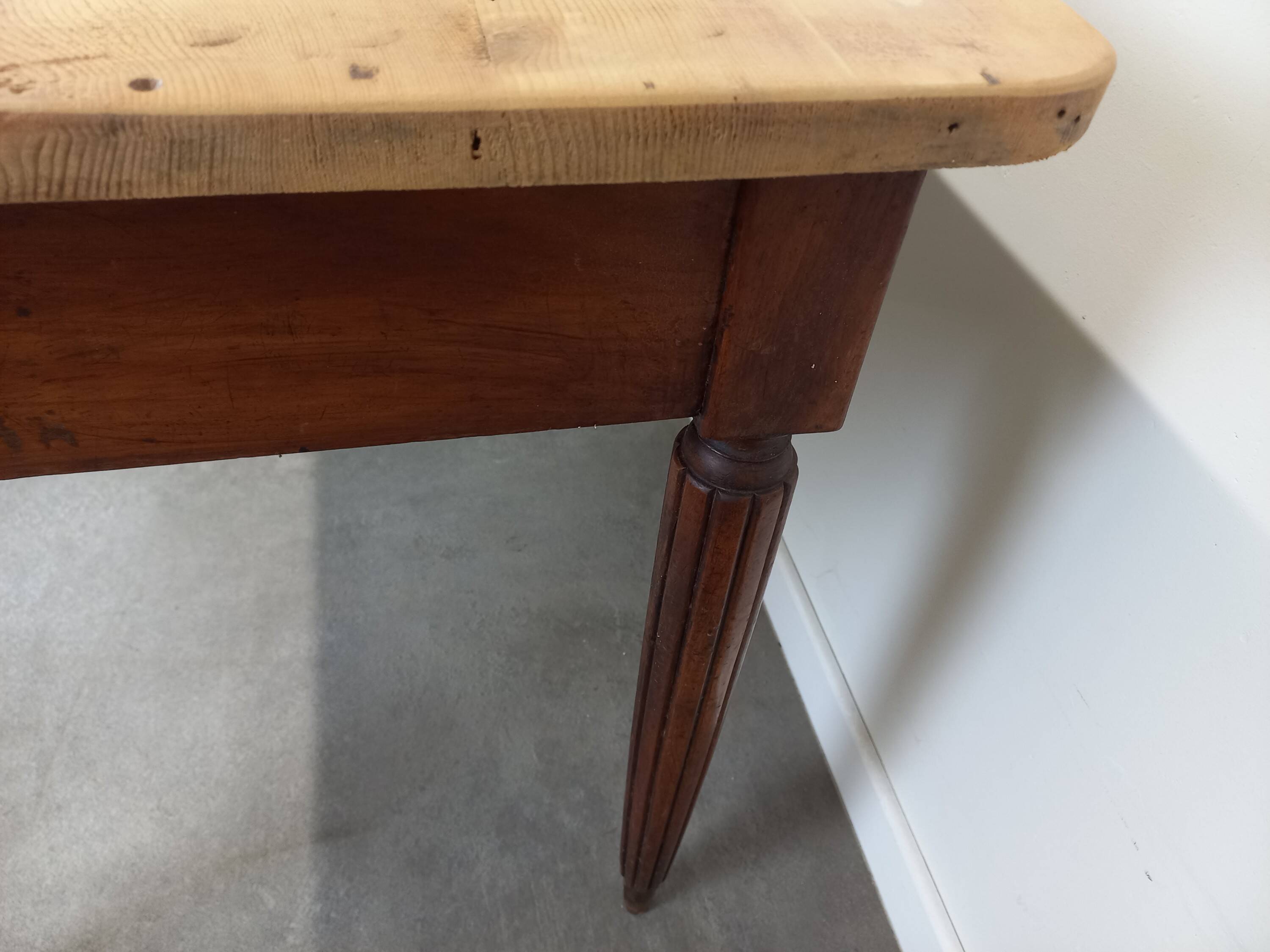 Farmhouse table with drawers