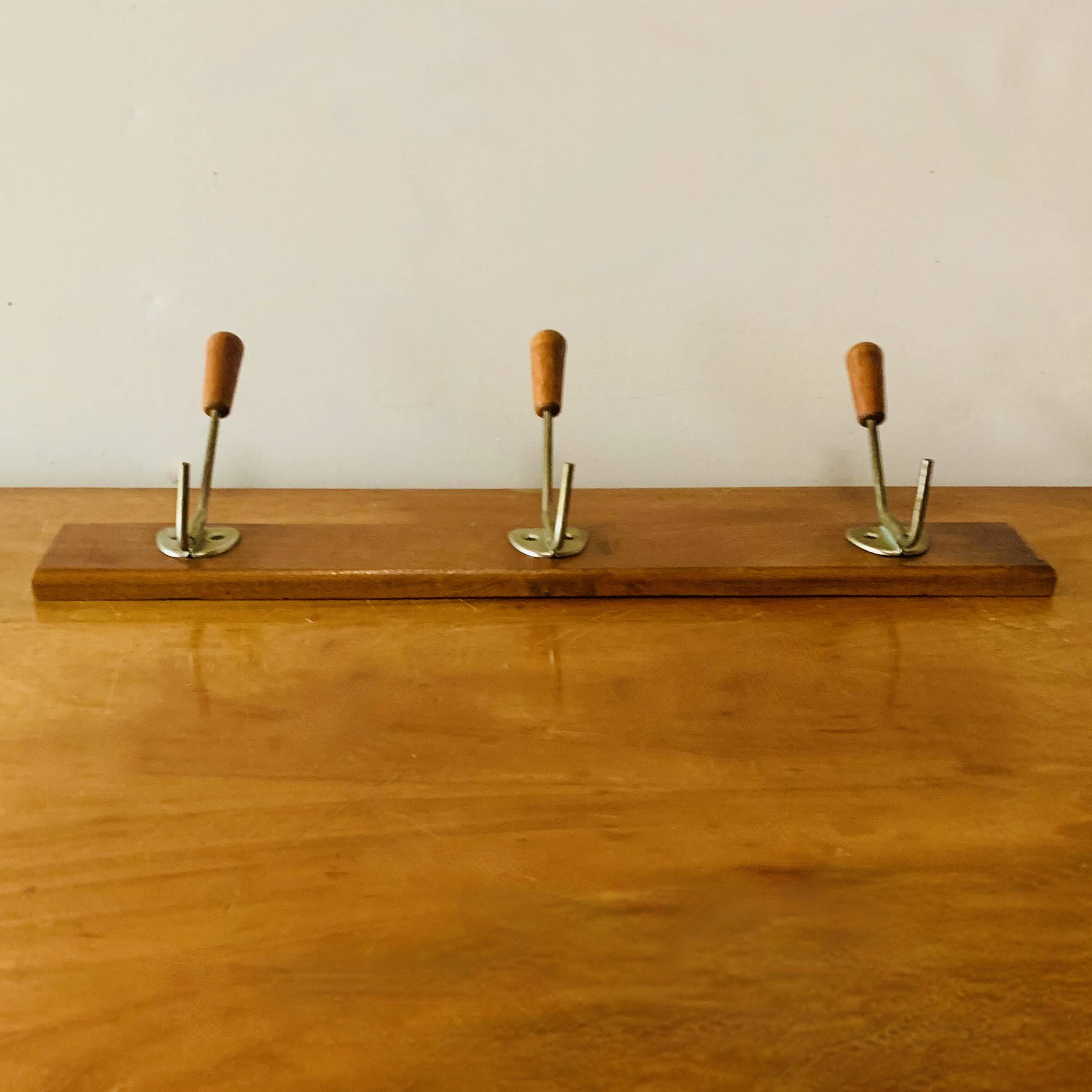 Portemanteau mural vintage en bois - triple patère