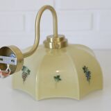 Applique murale vintage en verre beige, style années 1950, avec col de cygne et luminaire en laiton.