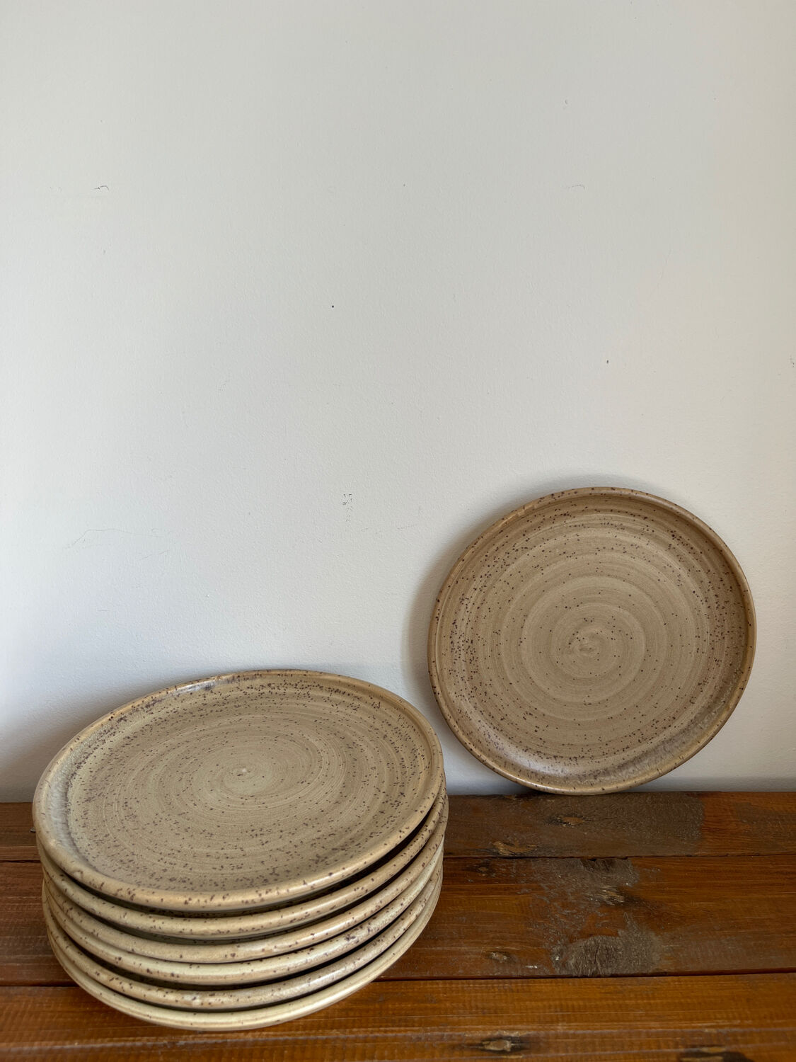 7 dessert plates in stoneware
