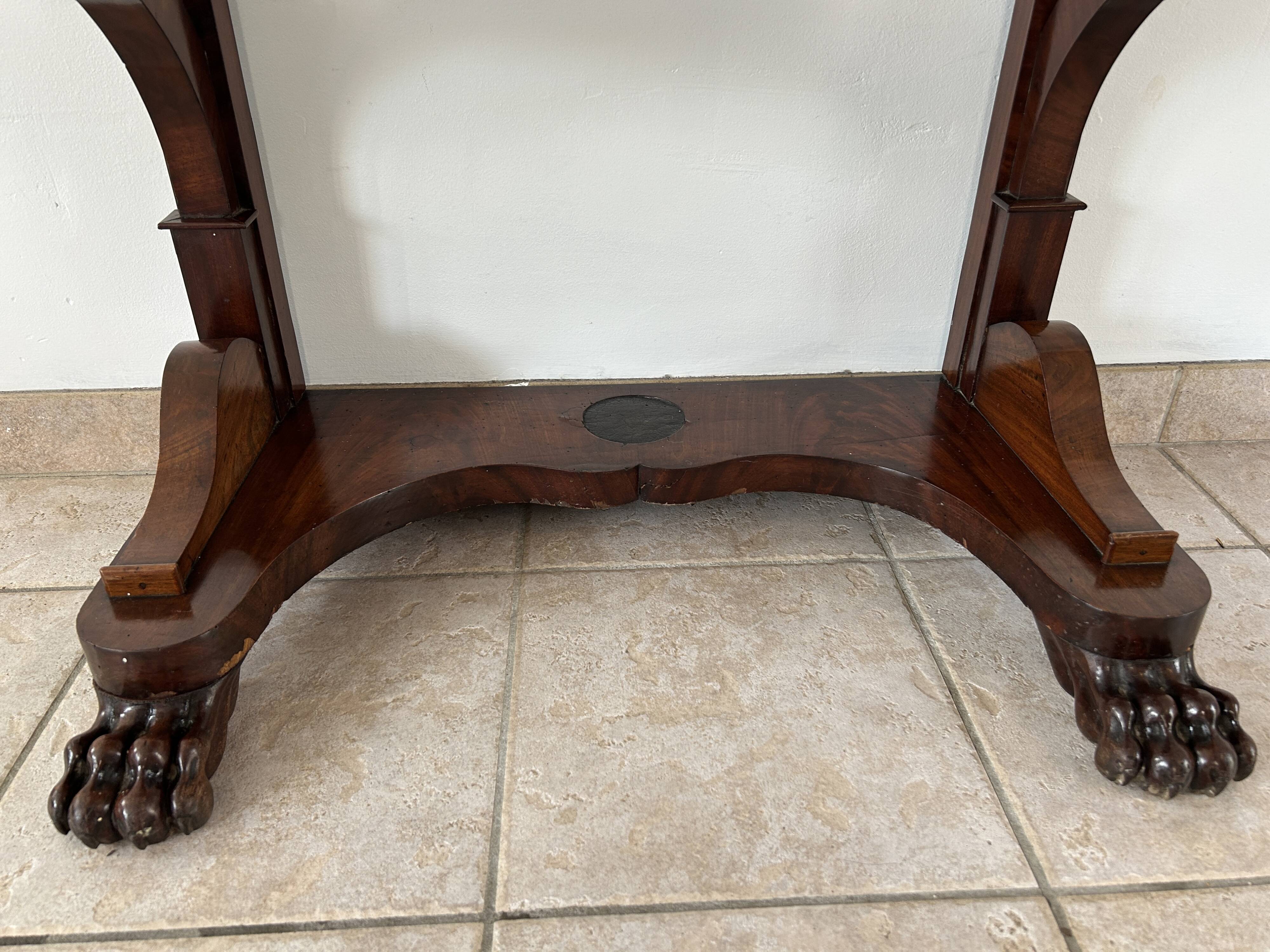 Console d'époque Louis-Philippe, placage d'acajou et marbre