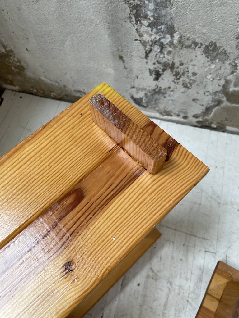 Trio d'étagères constructivistes en pin style Regain