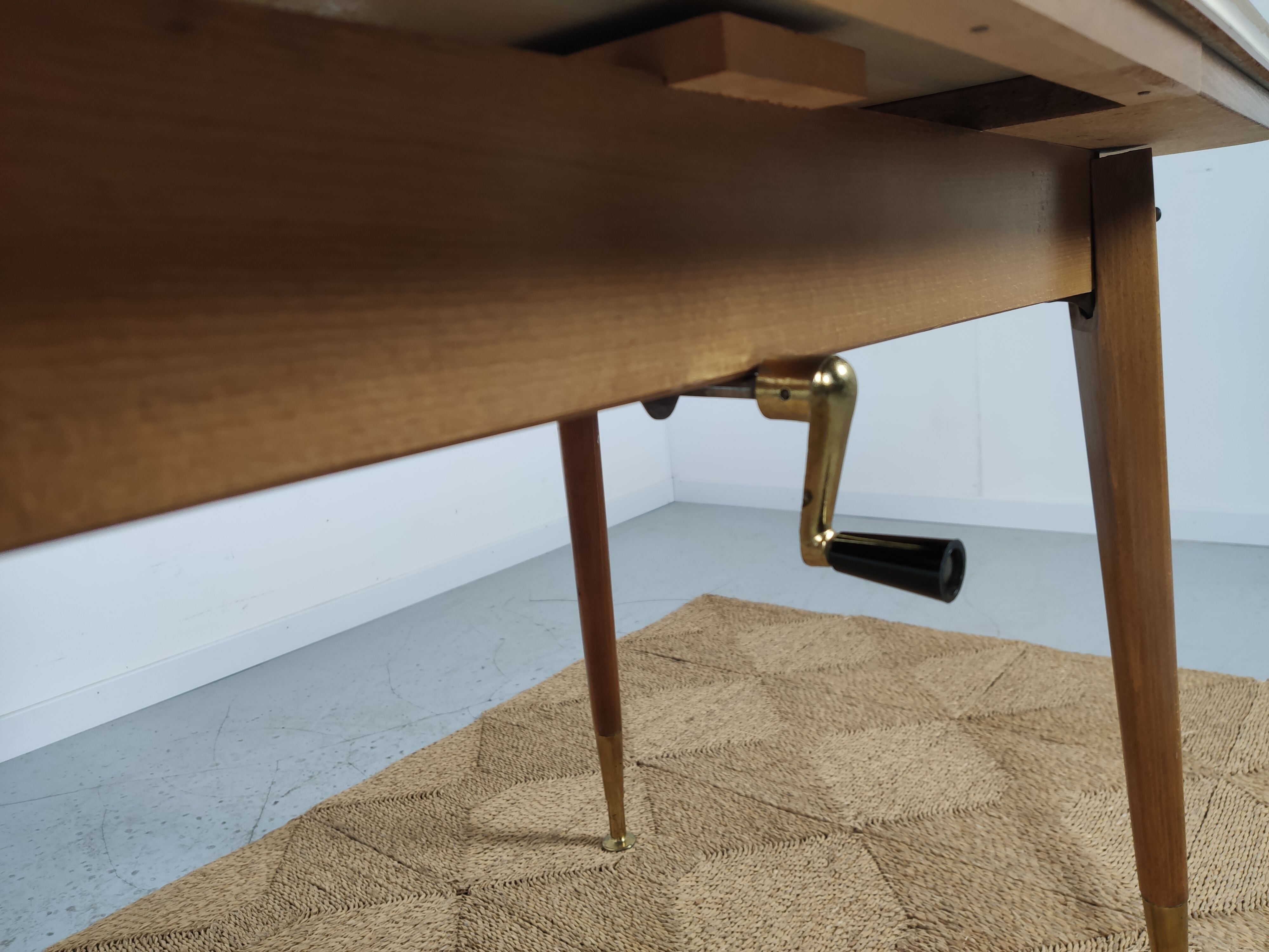 Adjustable vintage table with formica extension cords