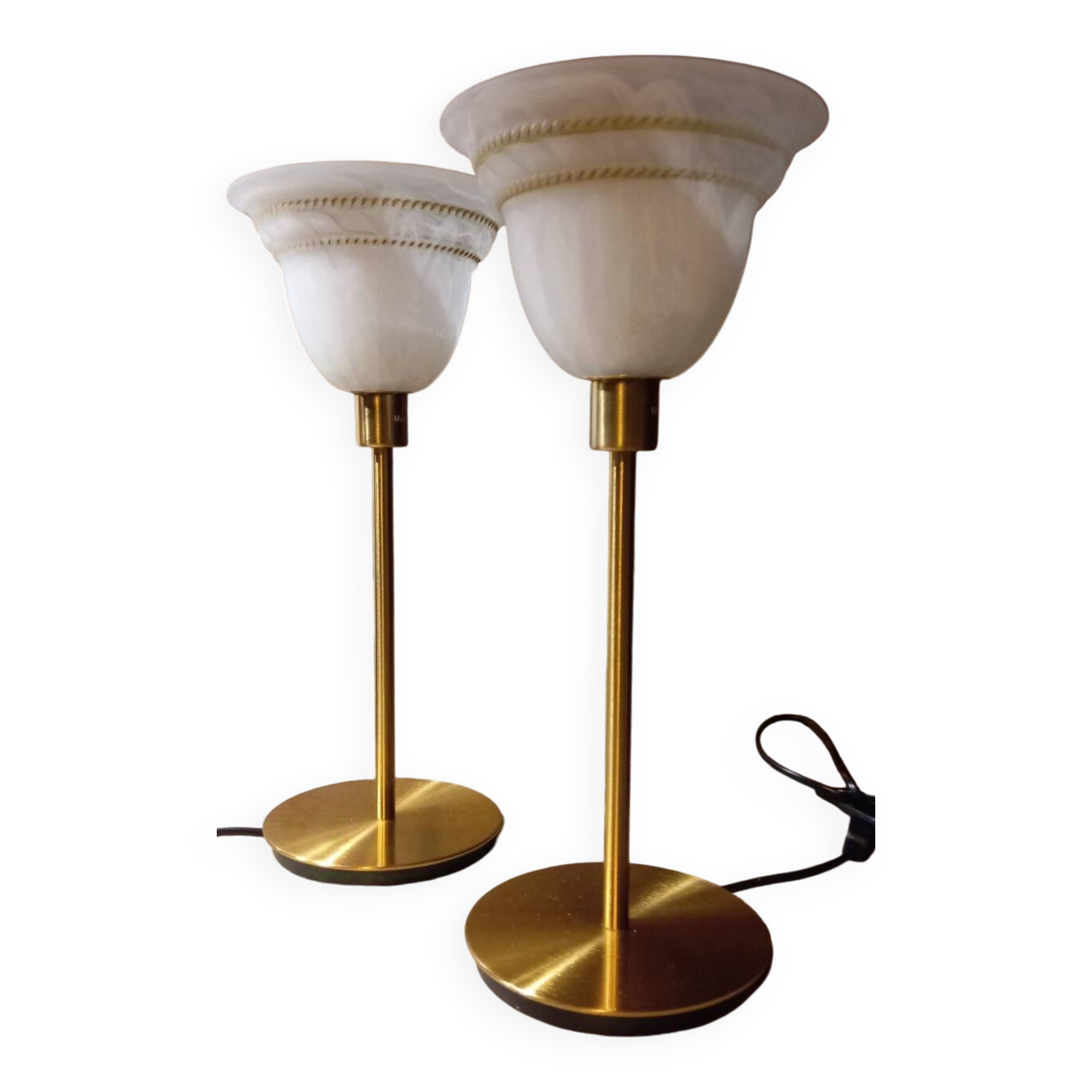 Duo lampes de chevet rétro chic métal doré, globes blancs drappés