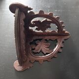 Tablette murale d’angle sculptée