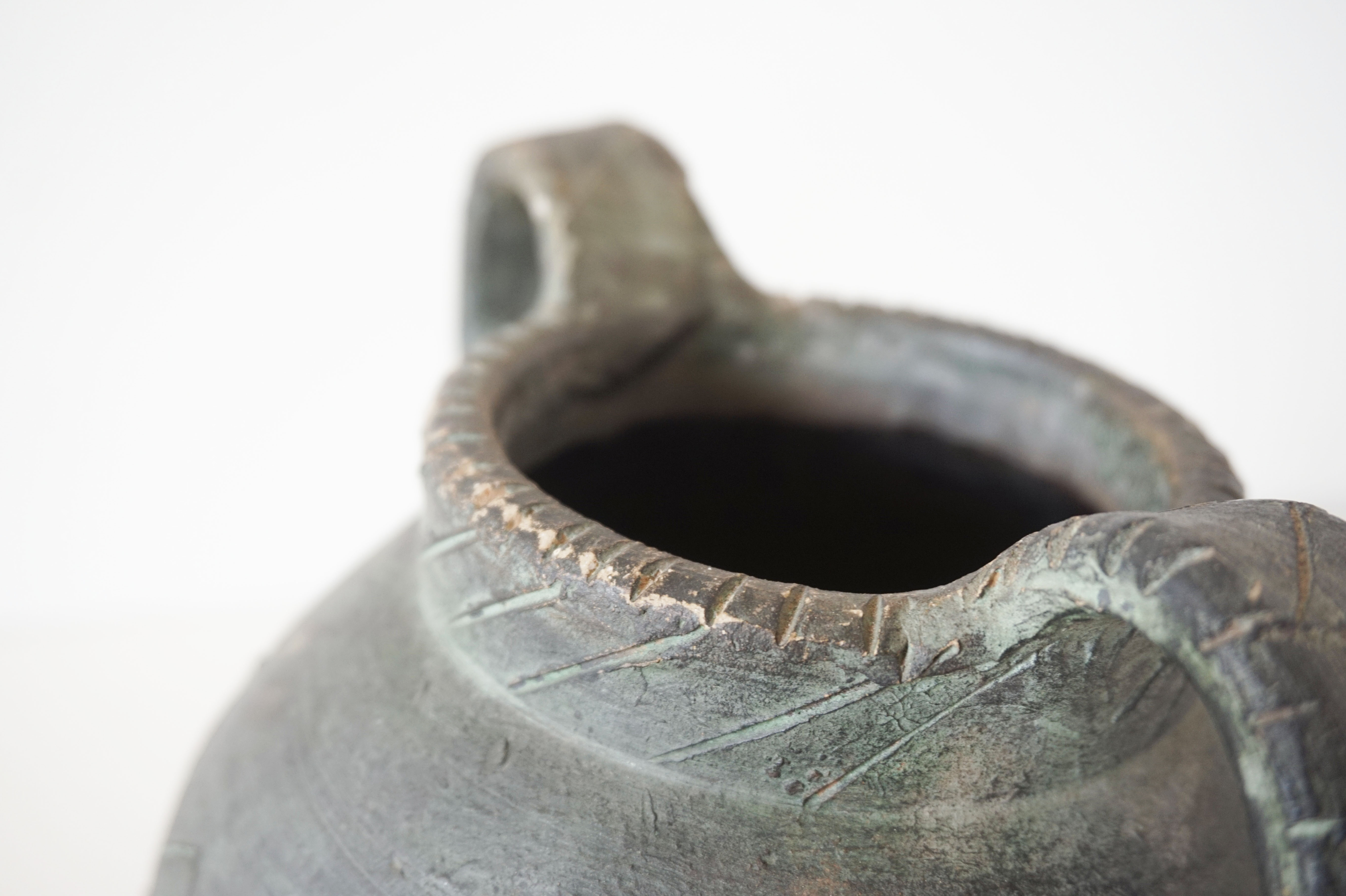 Vase with double handle in black sandstone