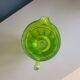 Pichet vintage en verre moulé vert