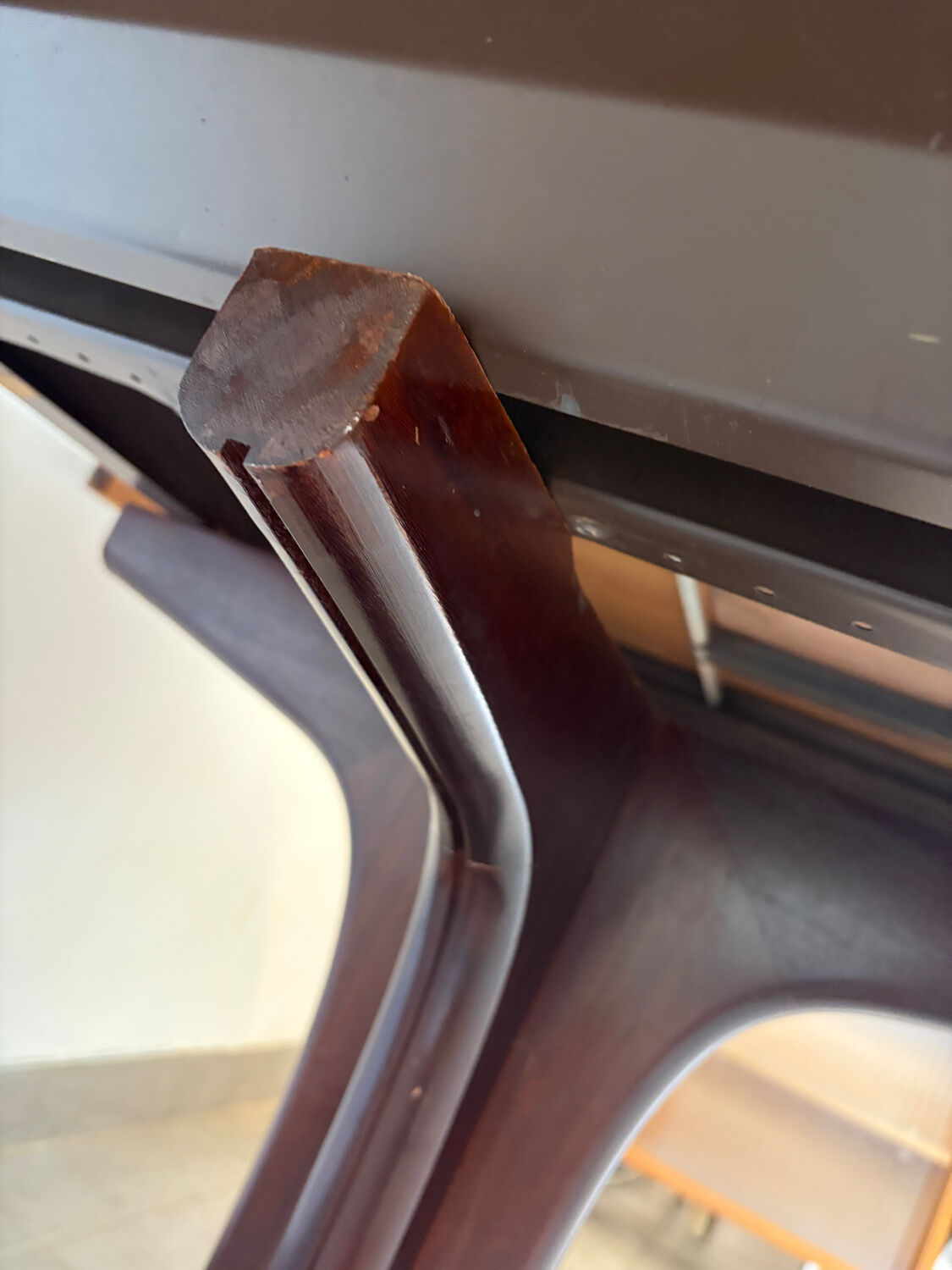 Vintage extendable Baumann round table