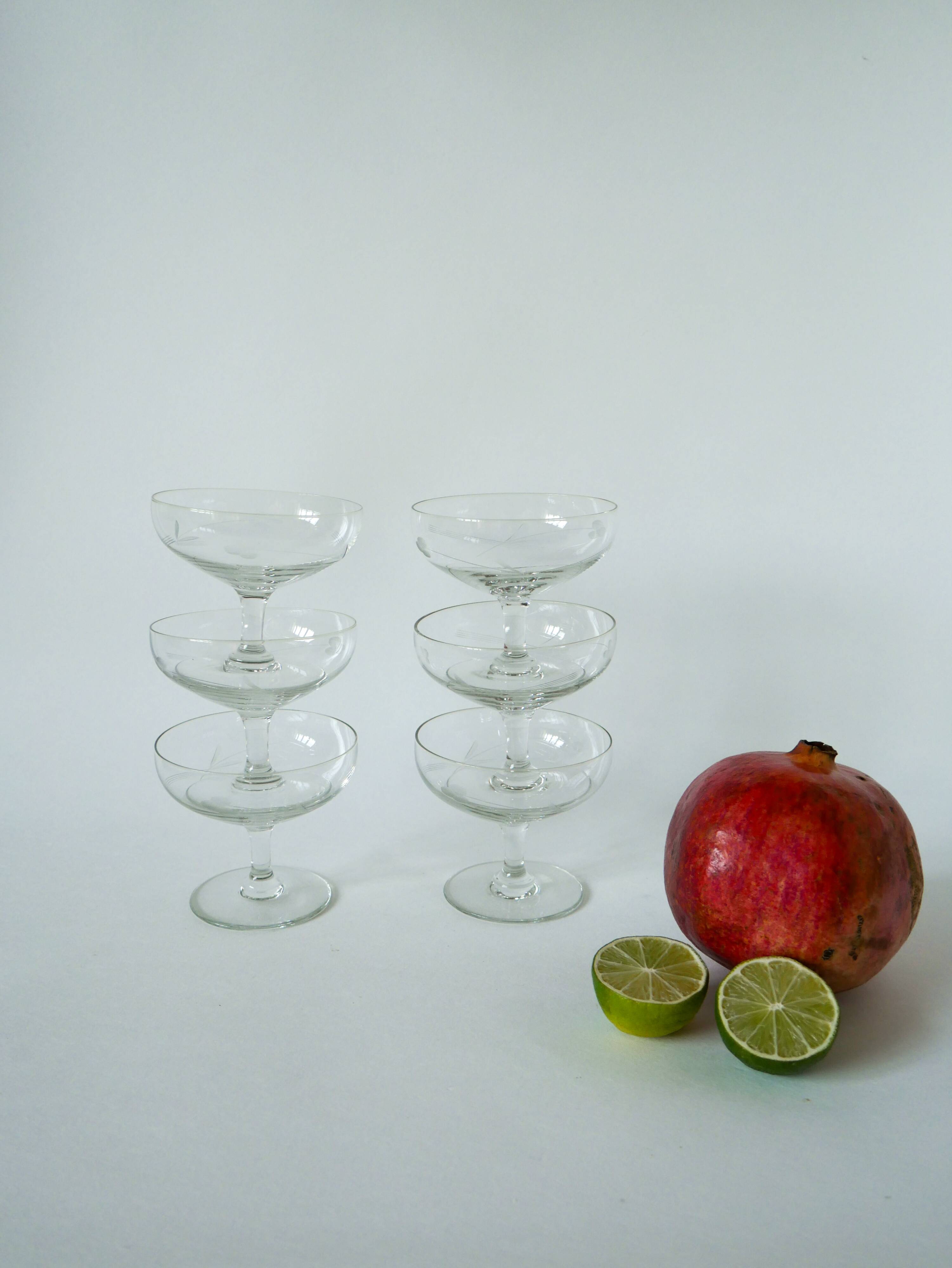 set of 6 engraved crystal champagne glasses 1950 8 X 9.5 cm