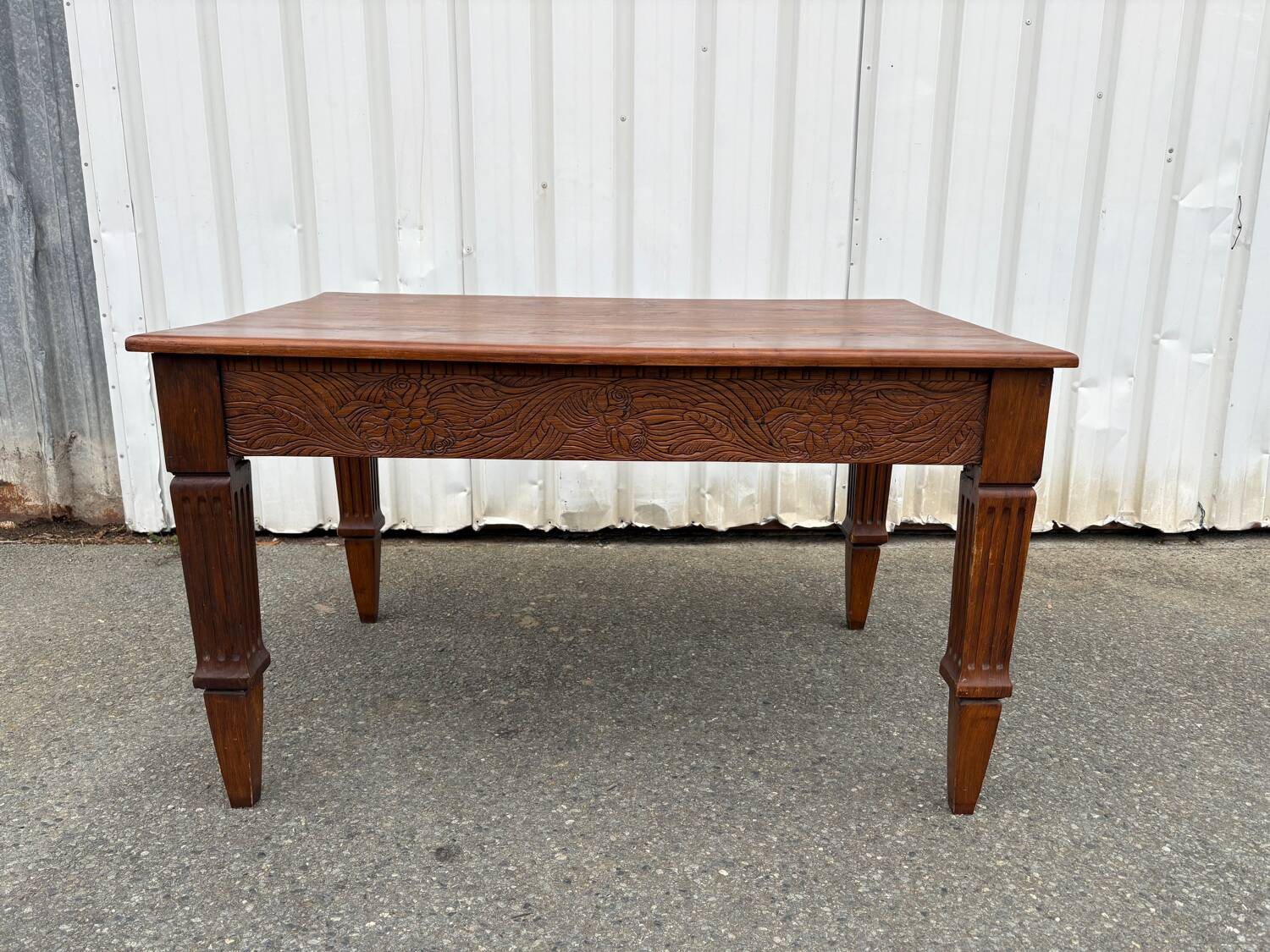 Art Deco table sculpted in solid wood