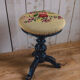 Tabouret de piano en bois noirci