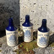 Bouteilles de boisson pétillante au pamplemousse en grès français