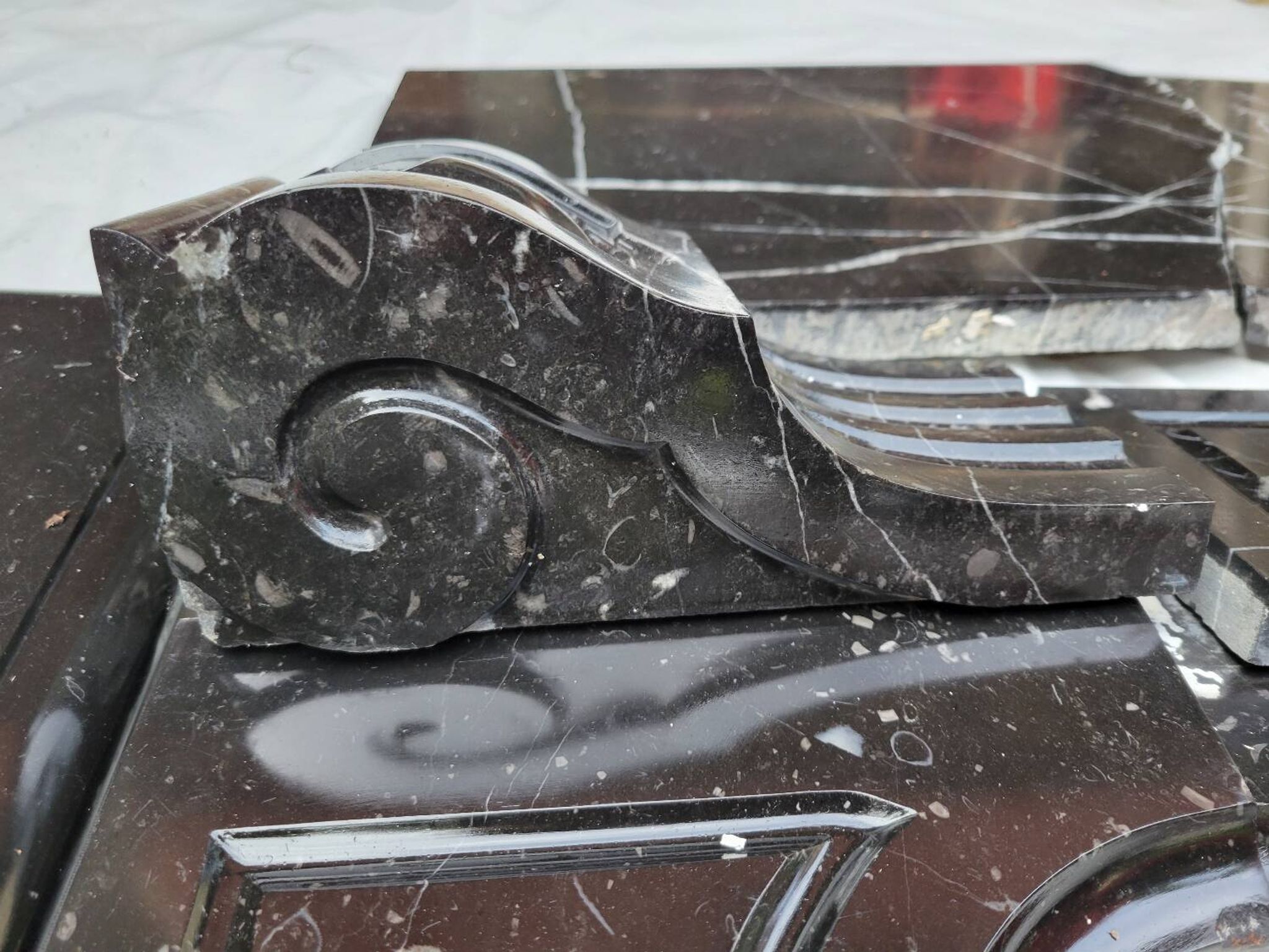Pompadour fireplace with black marble modillions
