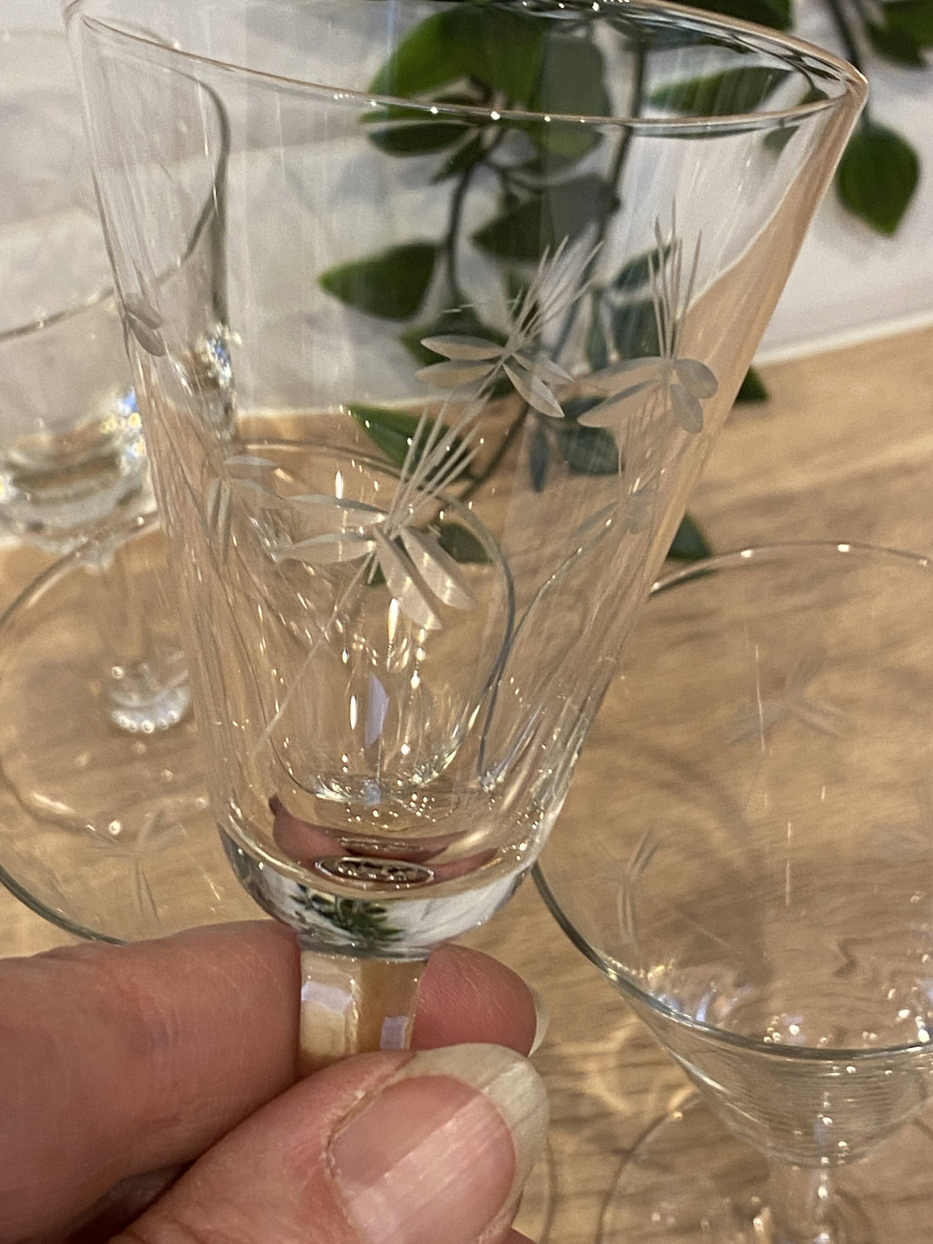 Set of 6 engraved wine glasses