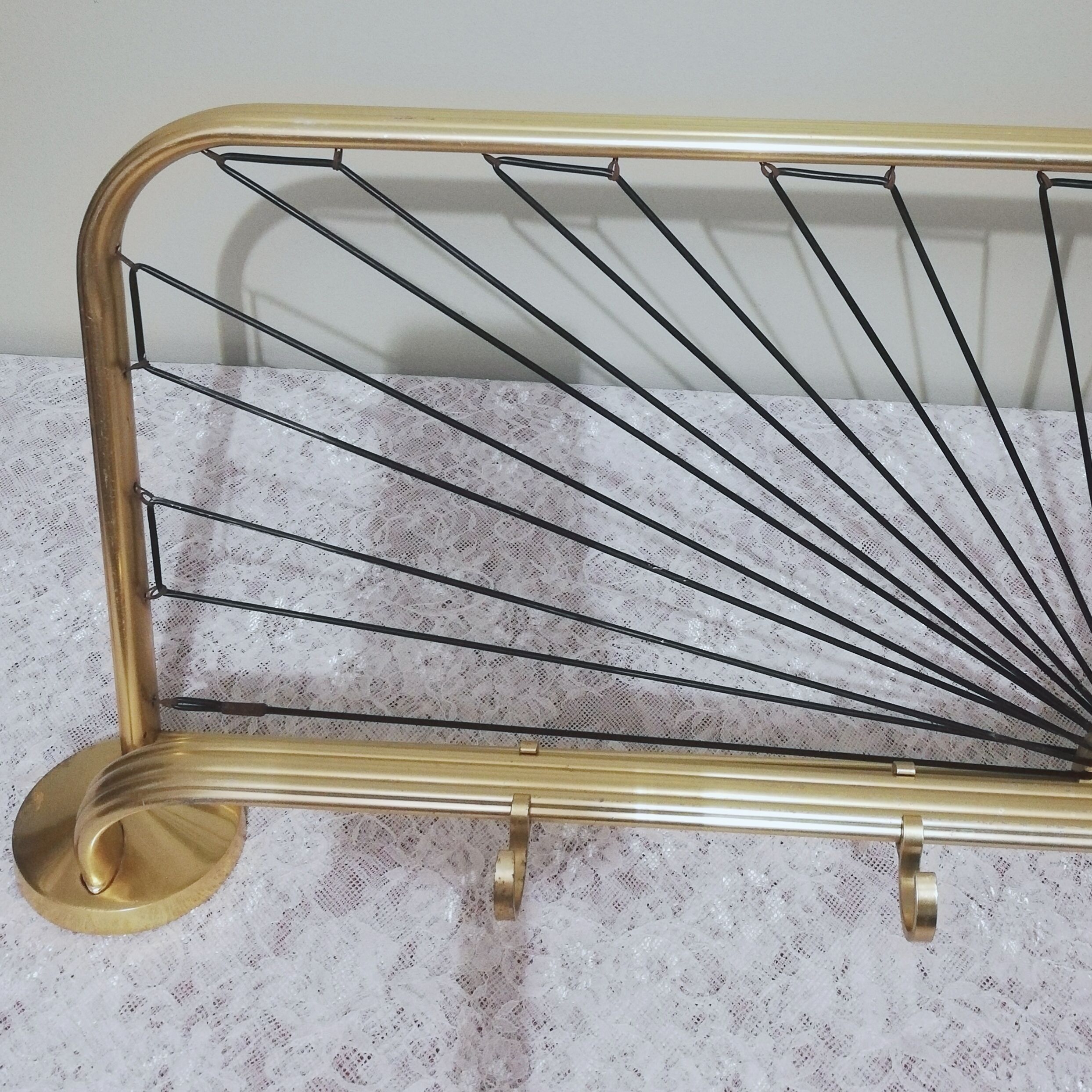 Gold aluminum and and pvc ropes wall coat rack