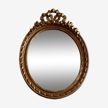 Miroir ovale en bois sculpté et doré de style Louis XVI 50x68cm