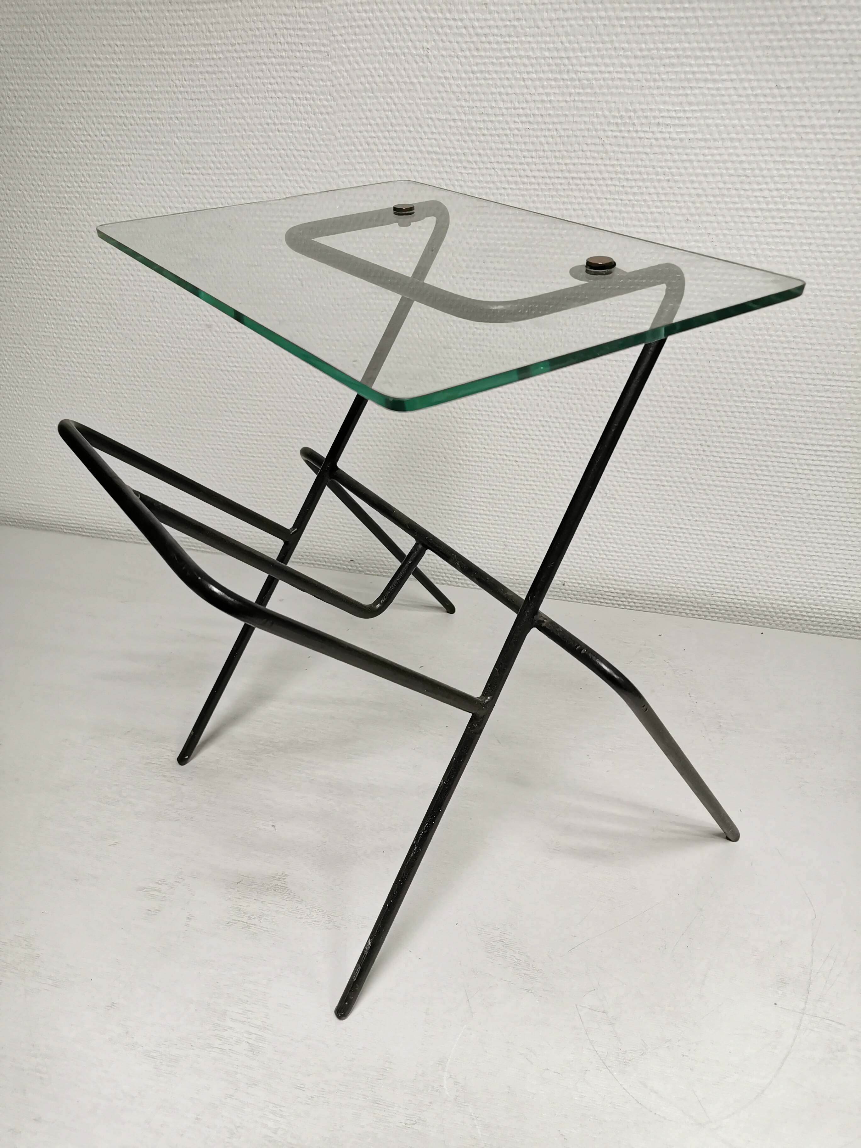 Side table / pedestal table magazine holder. 50's vintage design