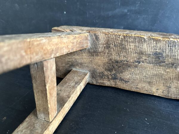 Banc de ferme chinois ancien en bois patiné, petit tabouret rustique