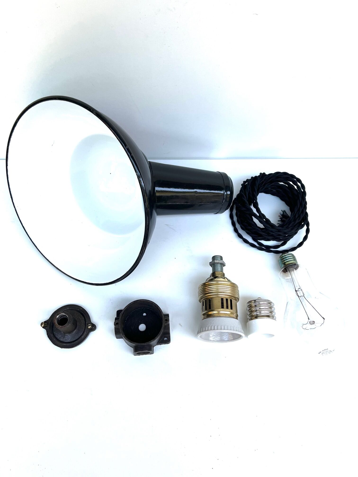 BLACK ENAMELLED TOLE WALL LAMP 1940 LEGRAND Ø 25 CM