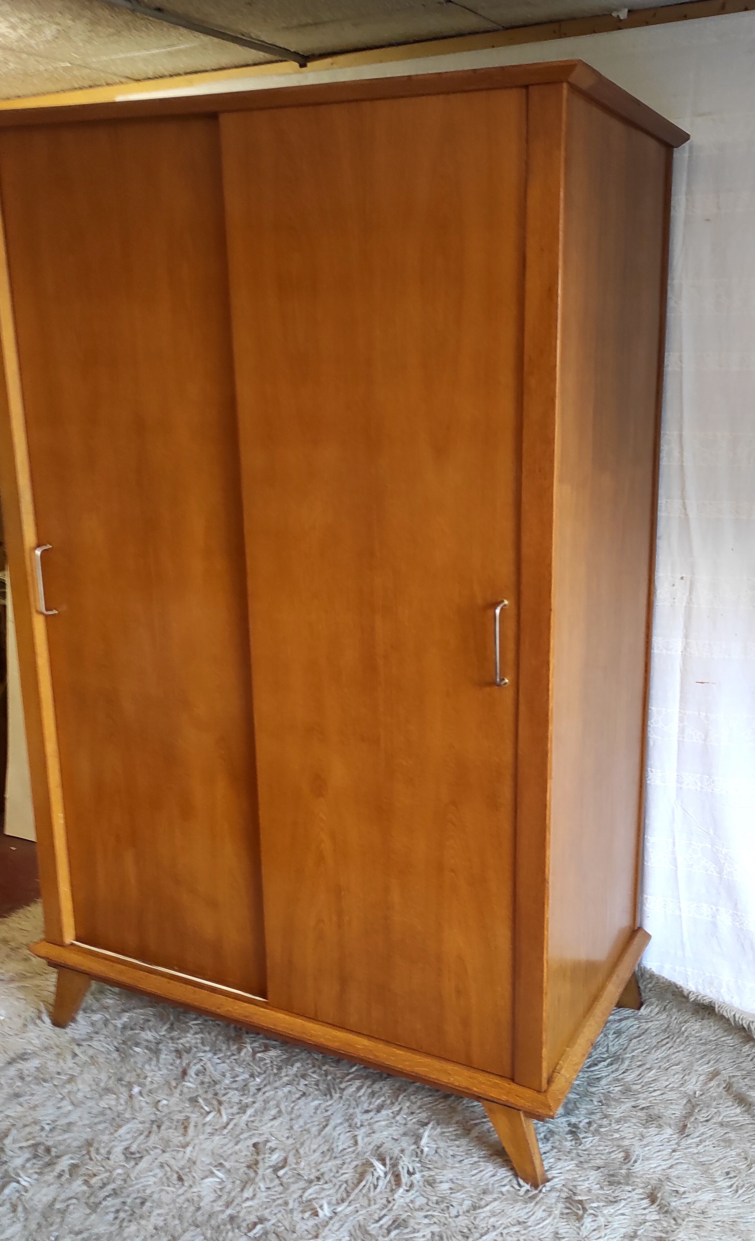 Compas feet cabinet 2 oak sliding doors - 50s