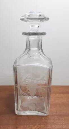 Carafe à liqueur en verre  ciselé, vintage, années 50