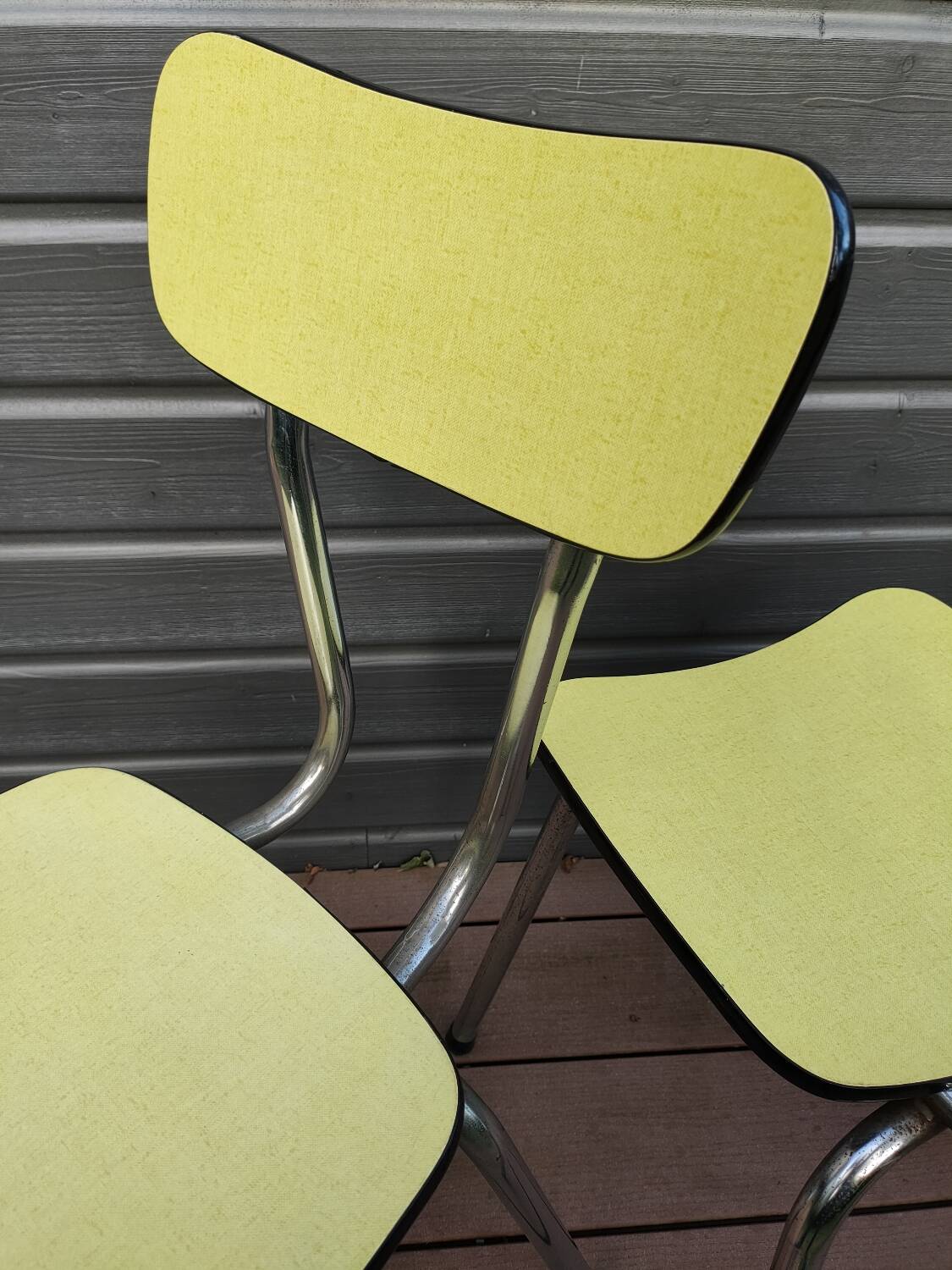 Paire de chaises en formica jaunes