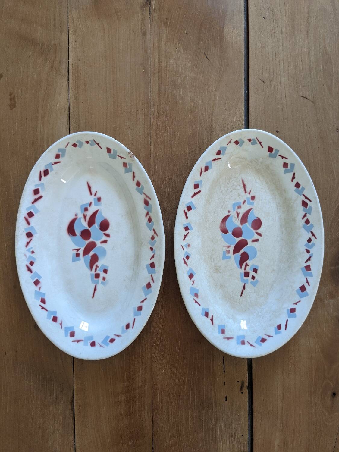 Pair of Moulin des loups dishes