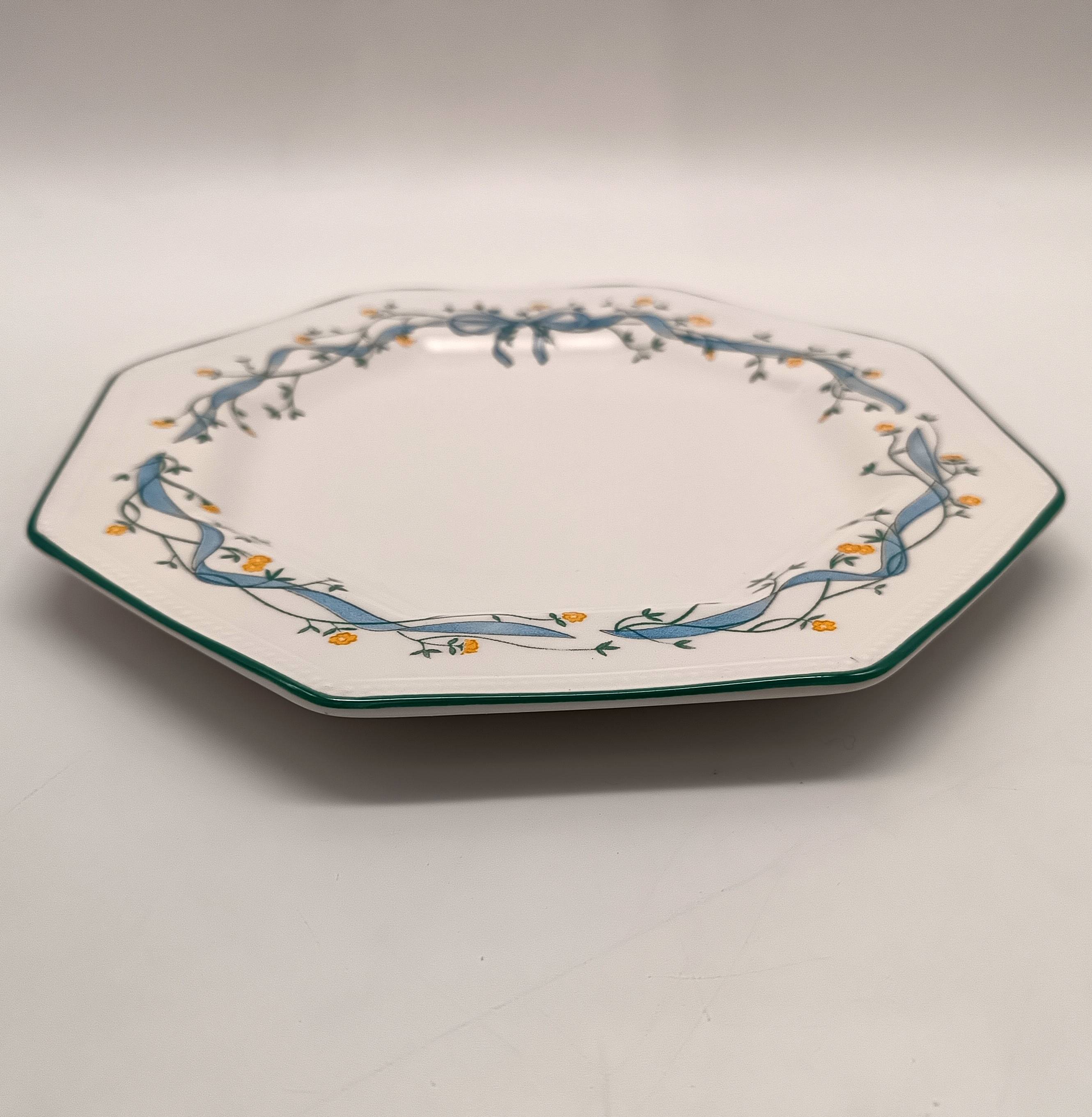 6 Johnson brothers England dessert plates