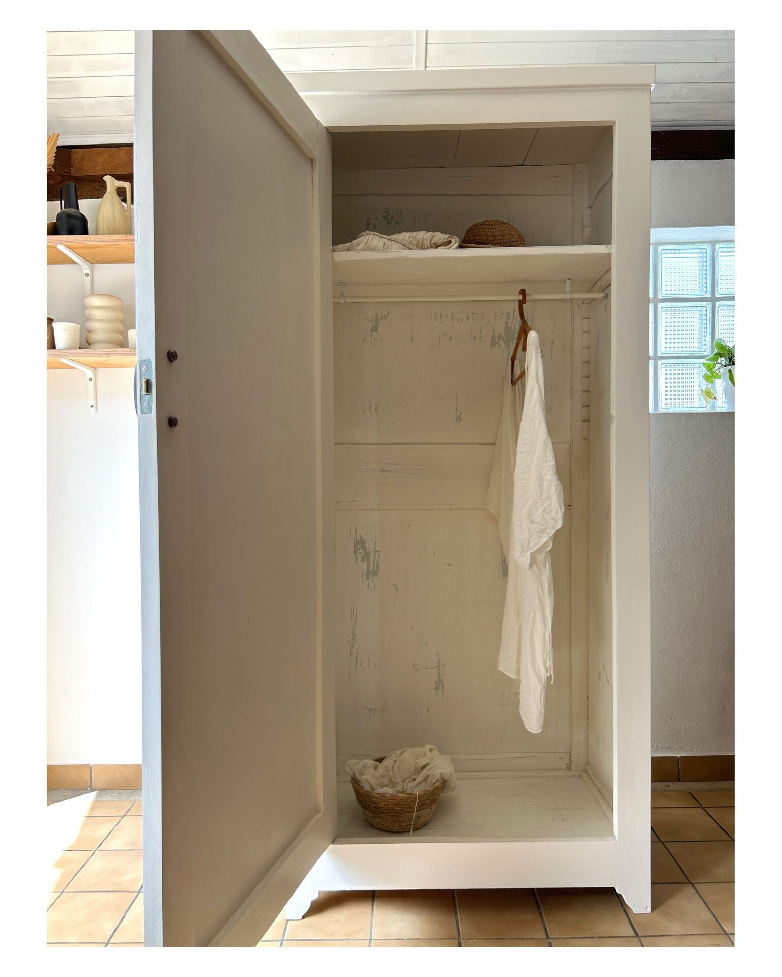 Armoire parisienne