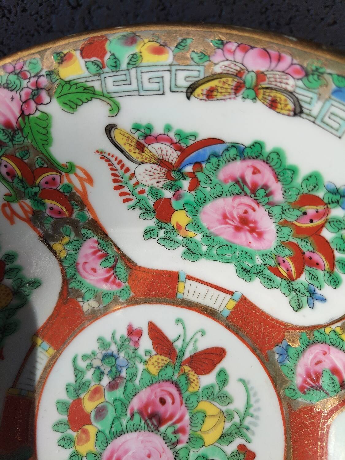 Chinese porcelain bowl with floral and bird decoration – Famille Rose style