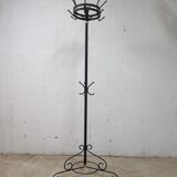 Porte-manteau noir vintage avec accent doré