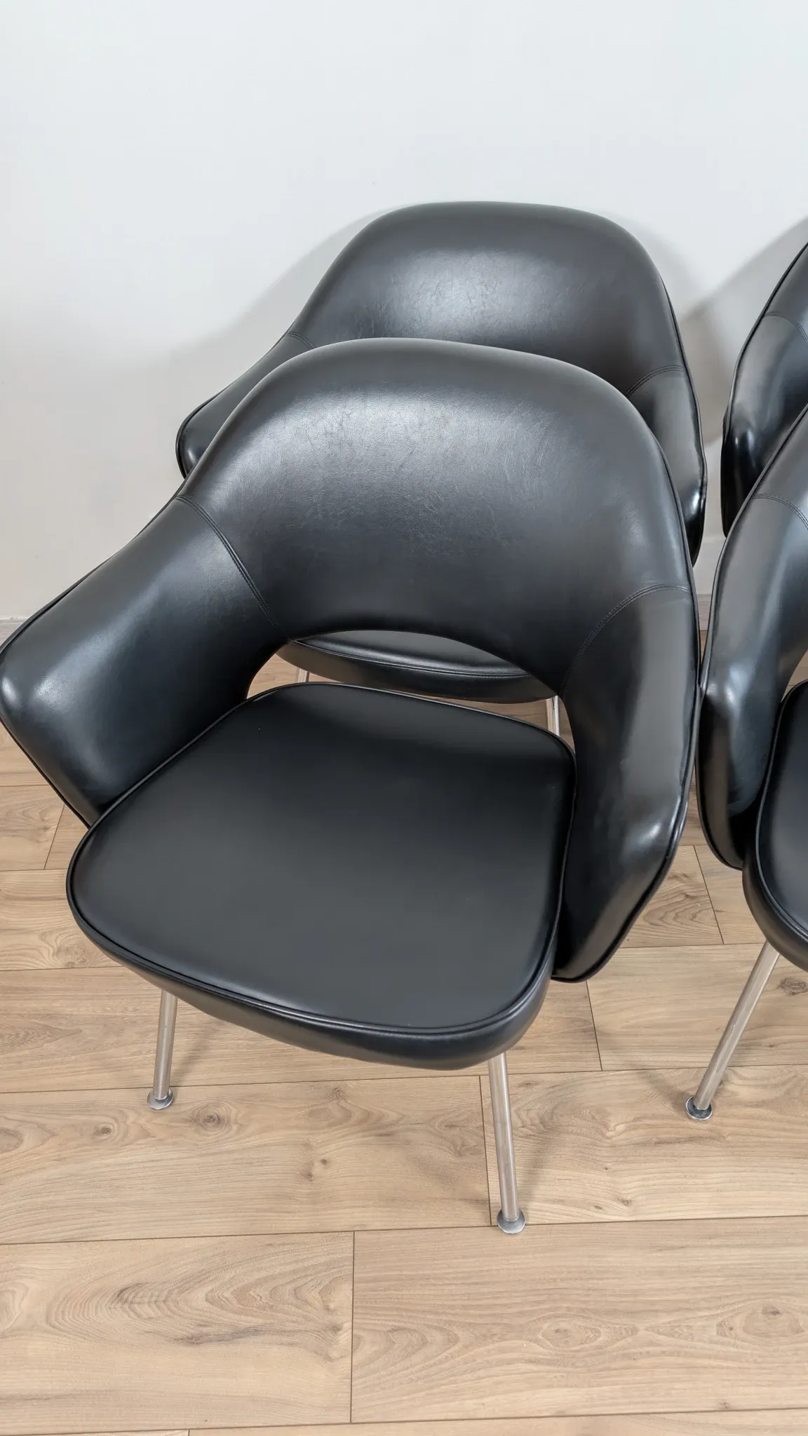 Set of 6 "Conference" chairs by Eero Saarinen for Knoll International