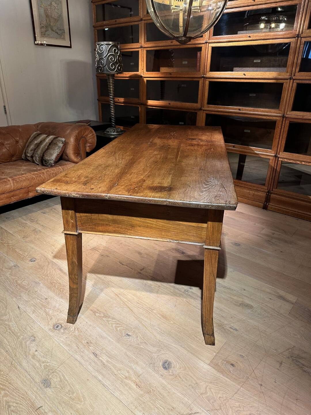 French antique writing table