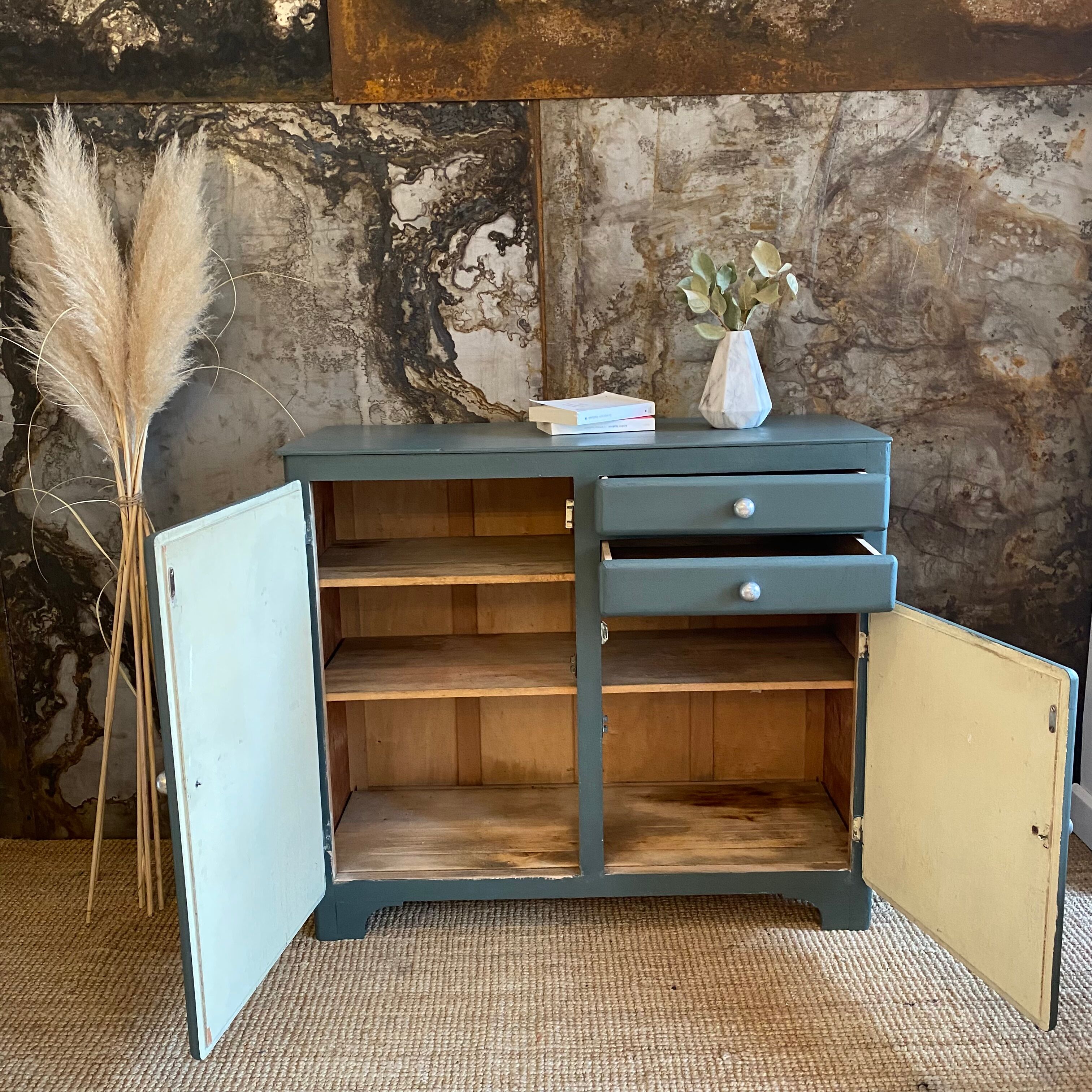 Parisian buffet storm color